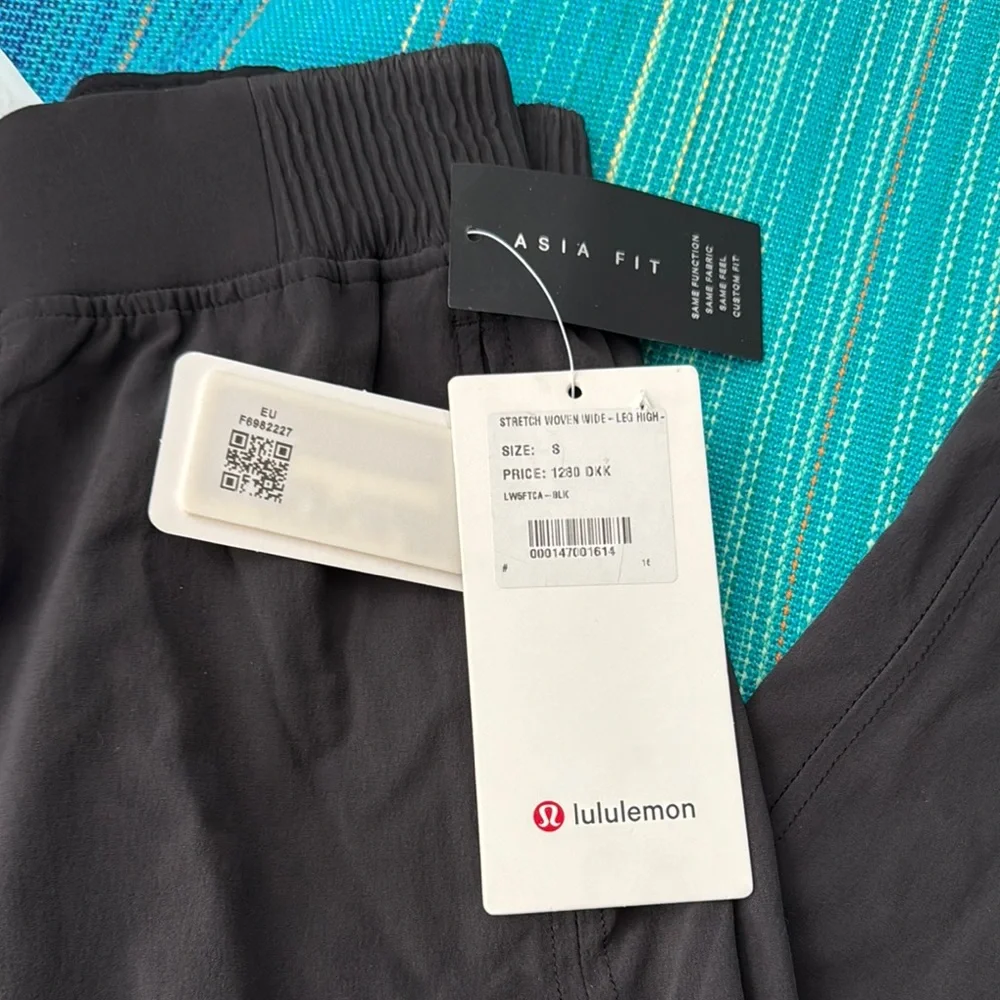 Lululemon Womeńs Stretch Woven Wide-Leg High-Rise Pant - Picture 3 of 5
